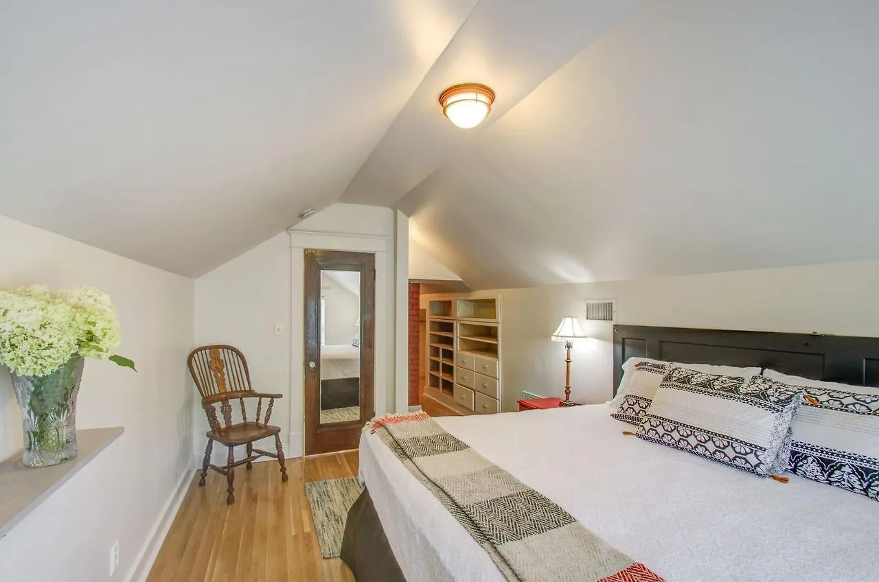 Belmont Blvd Bed And Breakfast Nashville Bed & Breakfast
