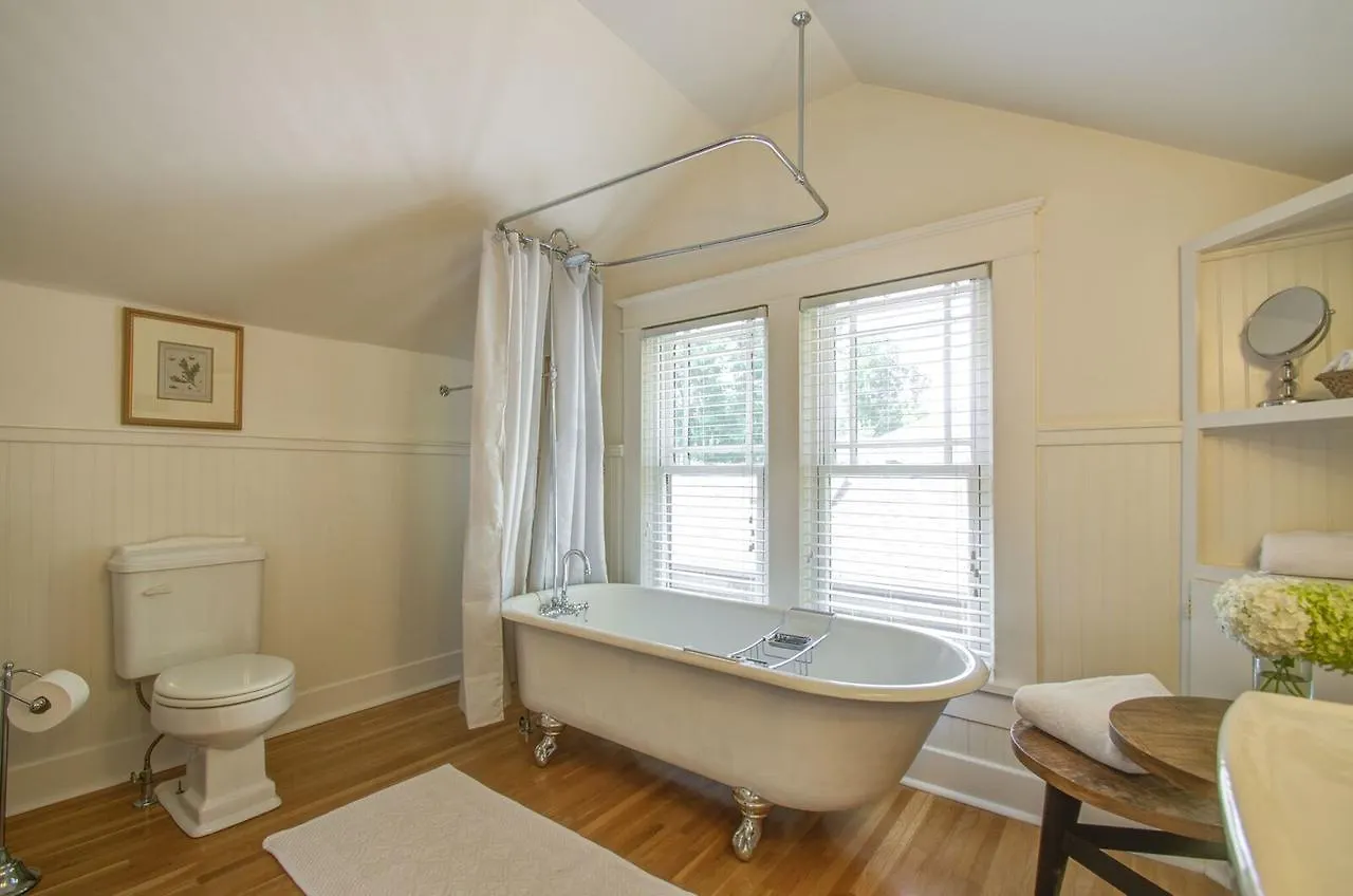 Belmont Blvd Bed And Breakfast Nashville Bed & Breakfast