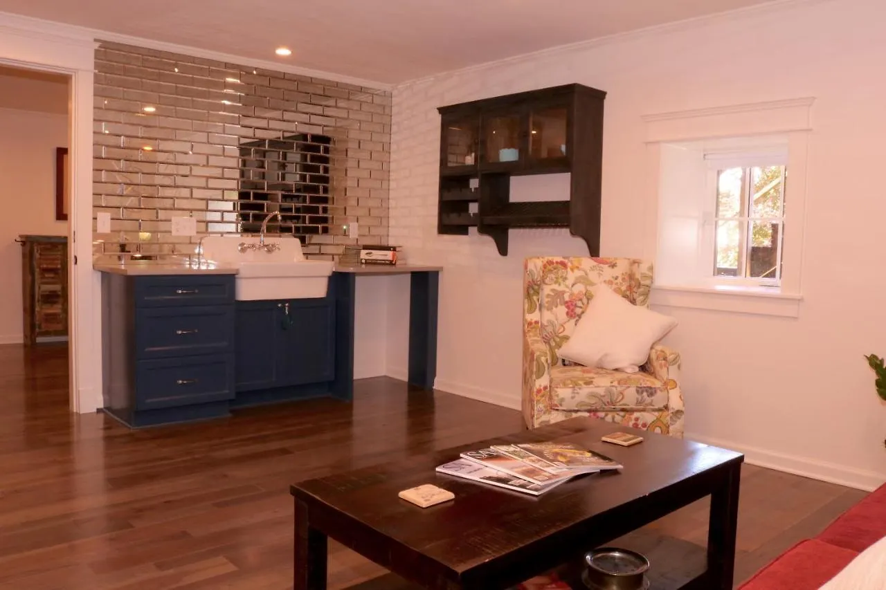 Belmont Blvd Bed And Breakfast Nashville Bed & Breakfast